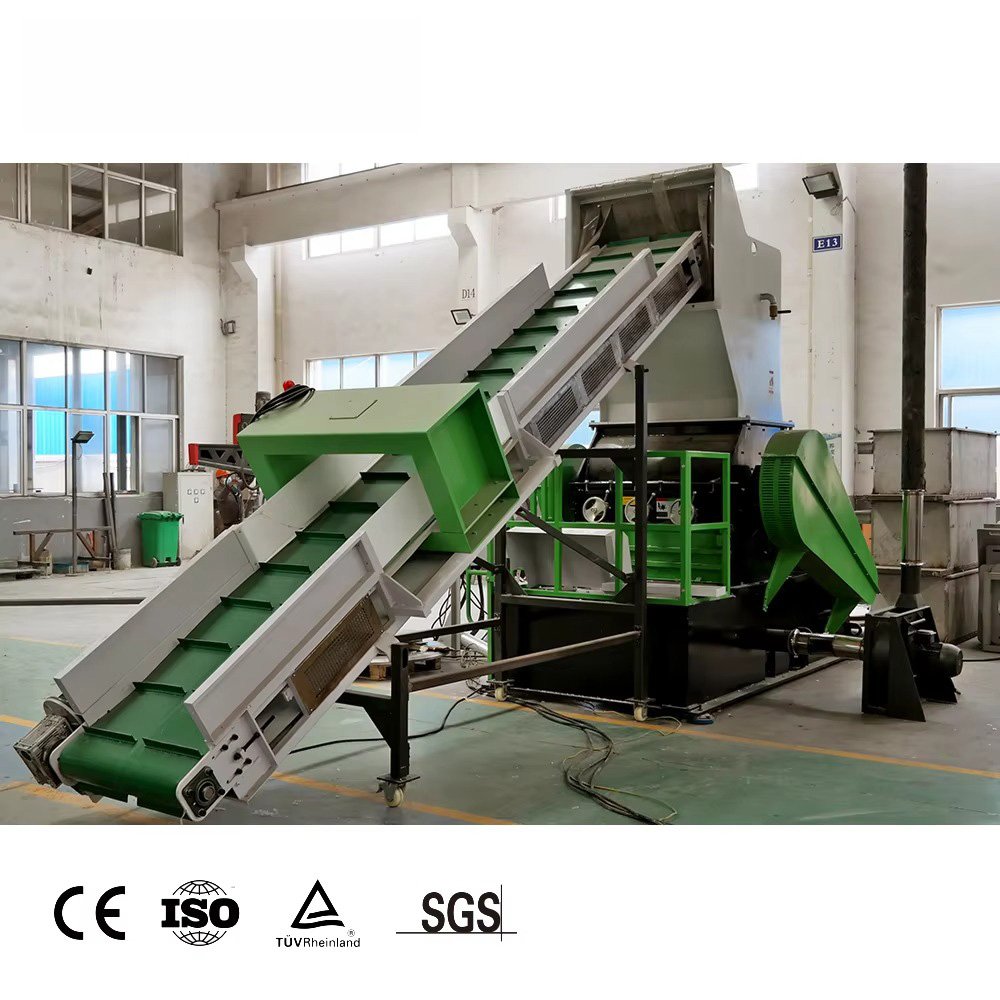 Industrial plastic shredder machine processing plastic waste
