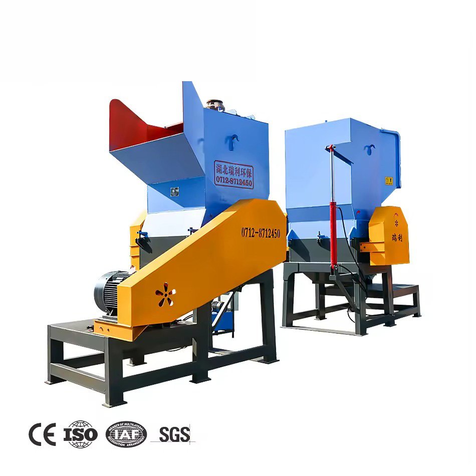 Industrial plastic shredder machine processing plastic waste
