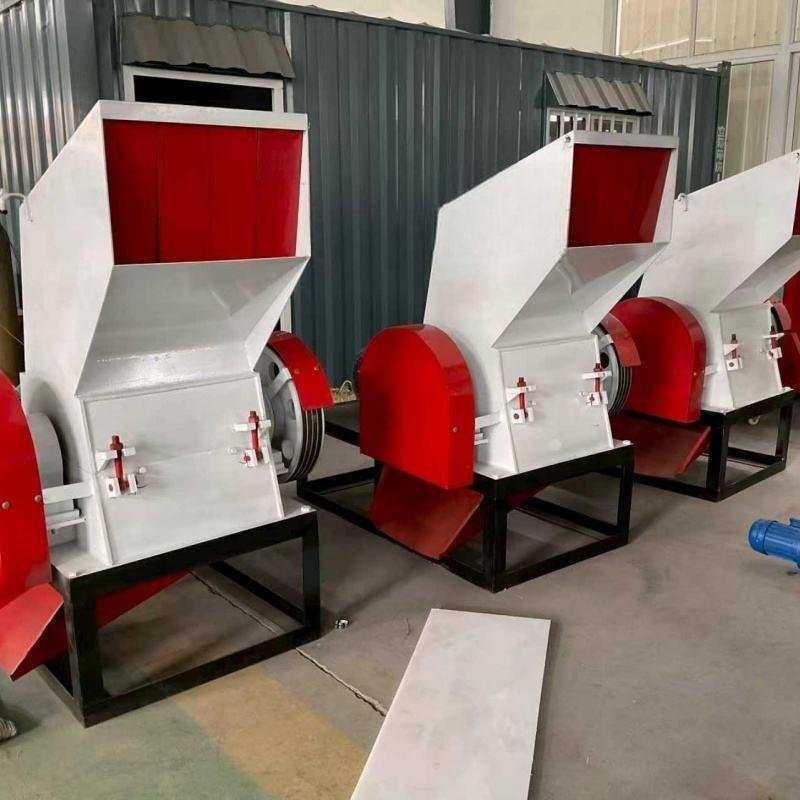 Pipe Shredders vs. Film Shredders: Specialized MAIKONG Solutions 5 Comparison of rigid pipe waste and flexible film waste showing physical differences